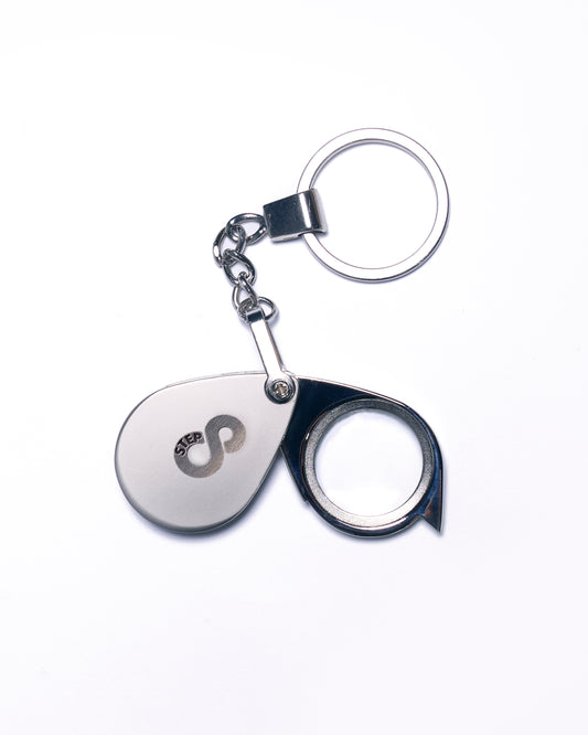 '8' MAGNIFYING GLASS KEY CHAIN